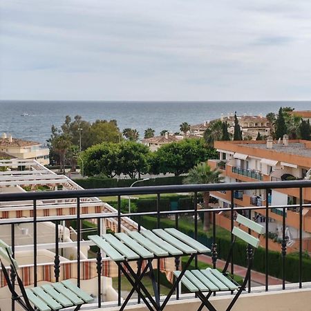 Seaview Apartment With Great Amenities & Facilities 베날마데나코스타 외부 사진