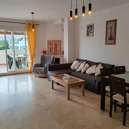 Seaview Apartment With Great Amenities & Facilities 베날마데나코스타 외부 사진
