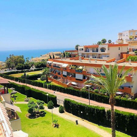 Seaview Apartment With Great Amenities & Facilities 베날마데나코스타 외부 사진