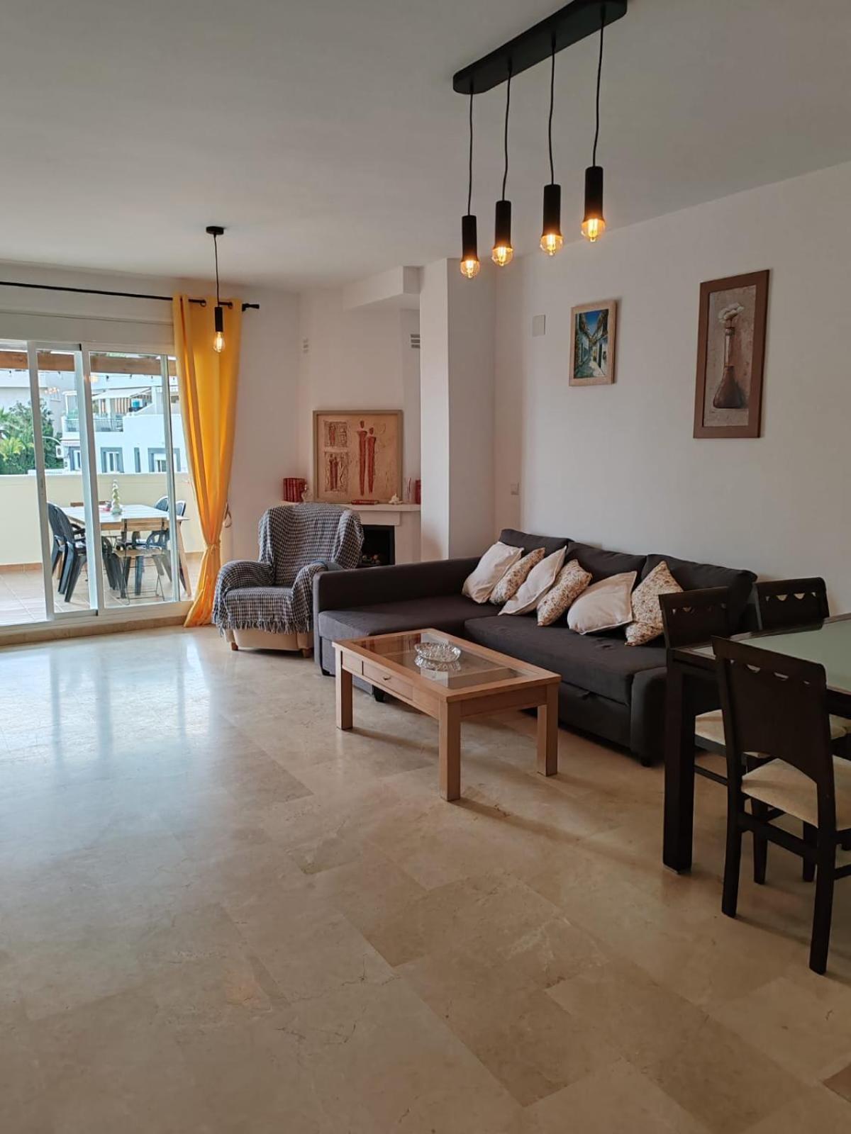 Seaview Apartment With Great Amenities & Facilities 베날마데나코스타 외부 사진