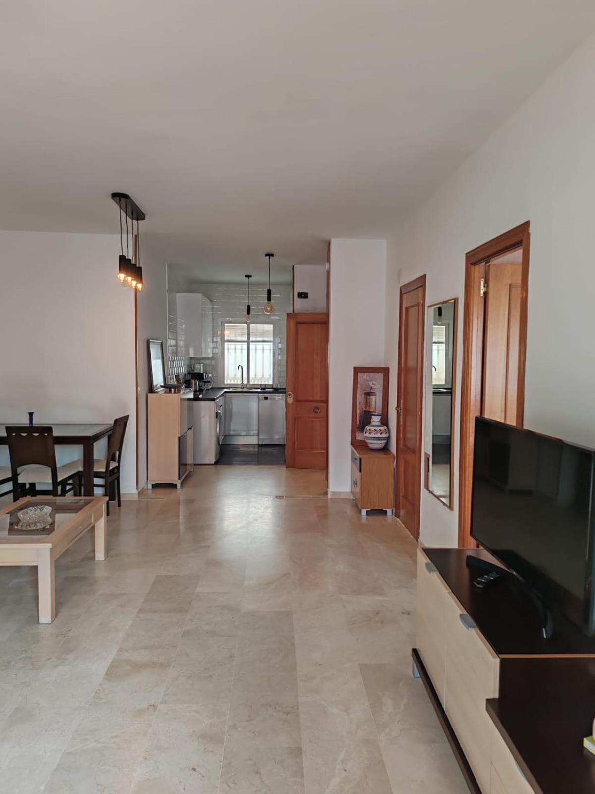 Seaview Apartment With Great Amenities & Facilities 베날마데나코스타 외부 사진