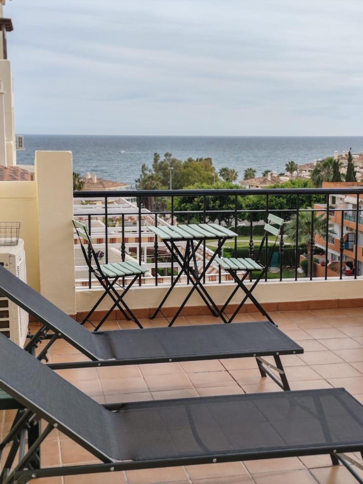 Seaview Apartment With Great Amenities & Facilities 베날마데나코스타 외부 사진