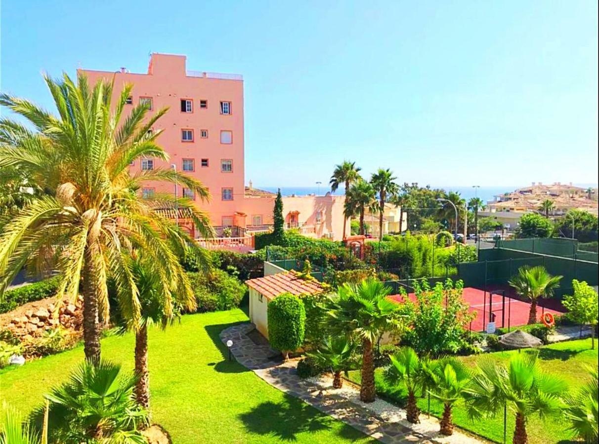 Seaview Apartment With Great Amenities & Facilities 베날마데나코스타 외부 사진