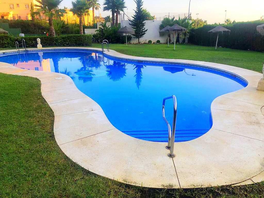 Seaview Apartment With Great Amenities & Facilities 베날마데나코스타 외부 사진