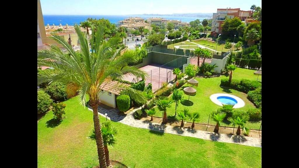 Seaview Apartment With Great Amenities & Facilities 베날마데나코스타 외부 사진