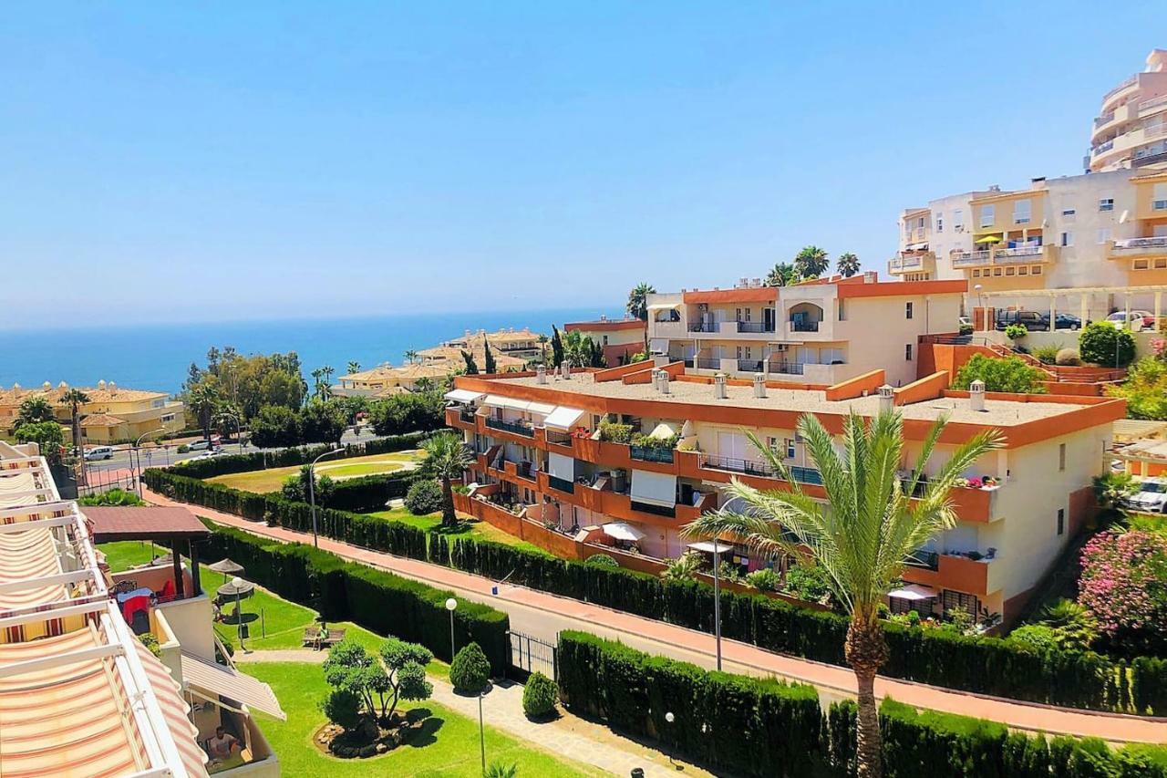 Seaview Apartment With Great Amenities & Facilities 베날마데나코스타 외부 사진