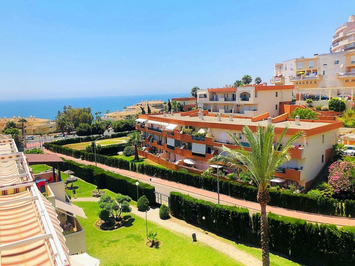 Seaview Apartment With Great Amenities & Facilities 베날마데나코스타 외부 사진