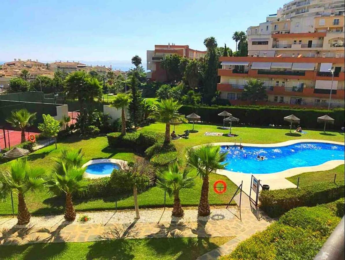 Seaview Apartment With Great Amenities & Facilities 베날마데나코스타 외부 사진