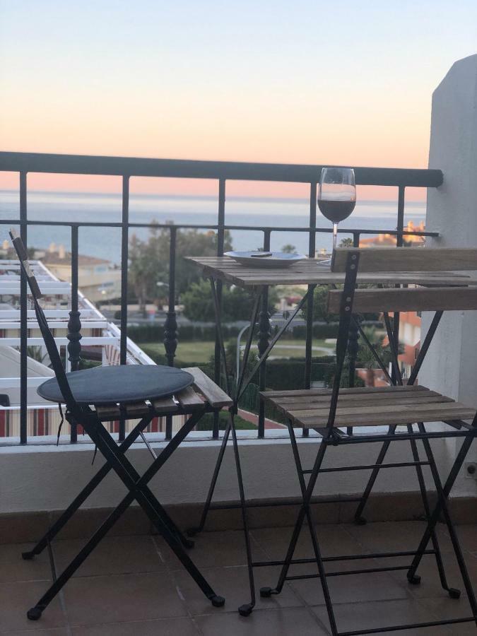 Seaview Apartment With Great Amenities & Facilities 베날마데나코스타 외부 사진